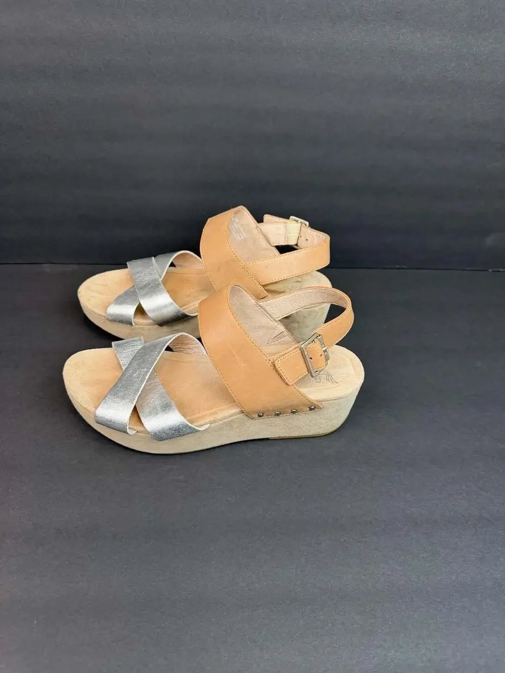 Dansko Women's Metallic Silver  Tan Leather Platform Wedge Sandals US 8.5 EU 39